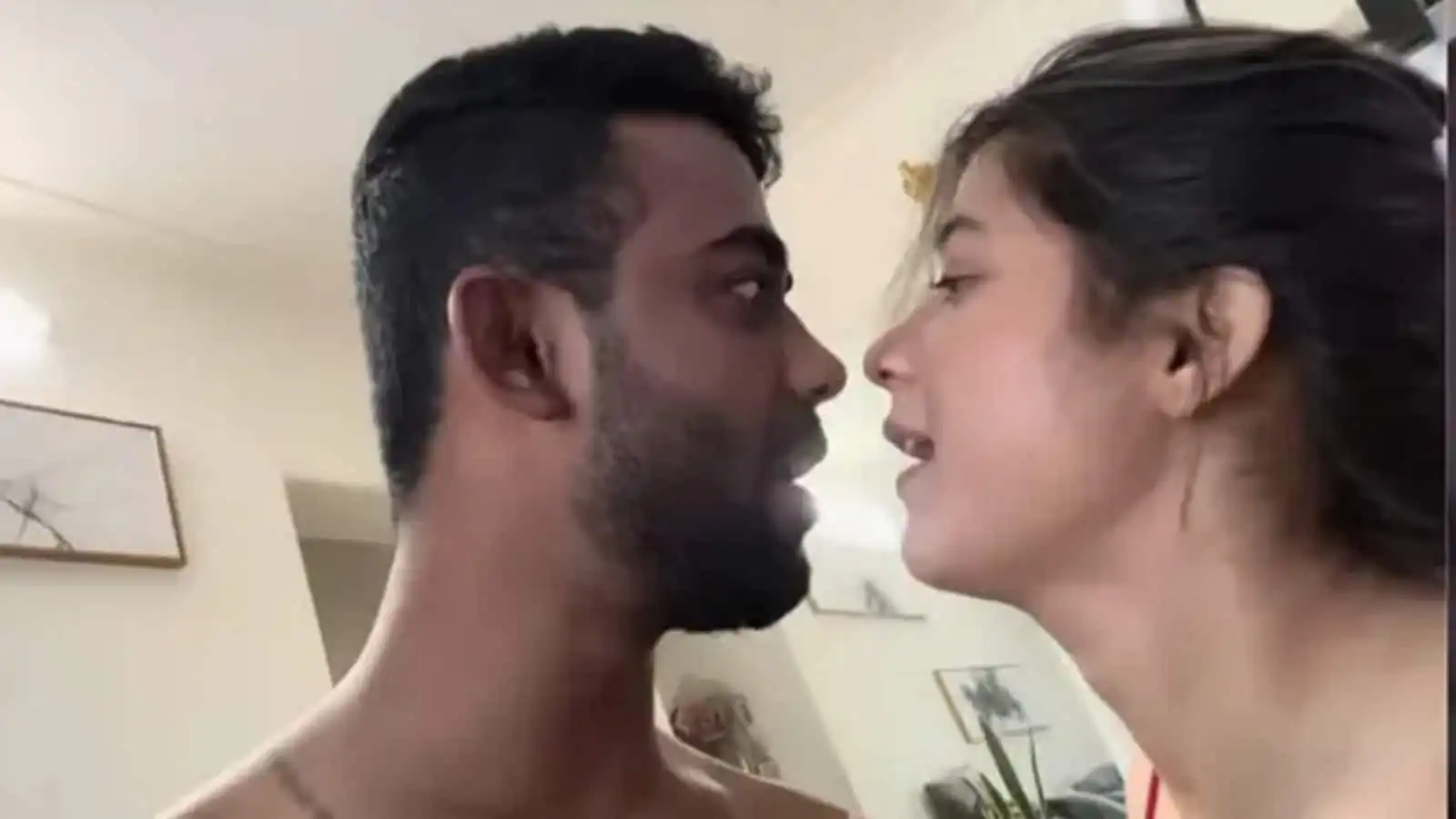 Justin And Sakshi Viral Video Original, Splitsvilla Couple Justin D'cruz And Sakshi Srinivas On Goes Mms Video